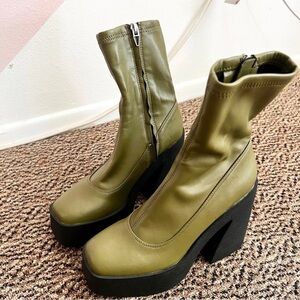 Chic Olive Ankle Boots with Chunky Heel